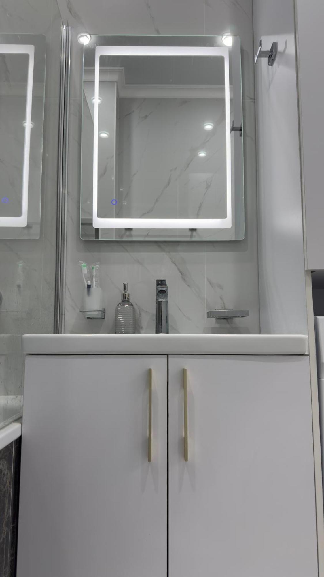 возле трц Grand Park , Armada , уютный люкс для путешественников Apartment Almaty